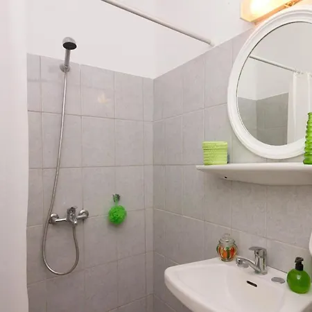 Stafili By * Litheres